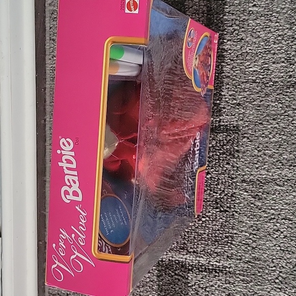 Very Velvet Barbie - Picture 7 of 7